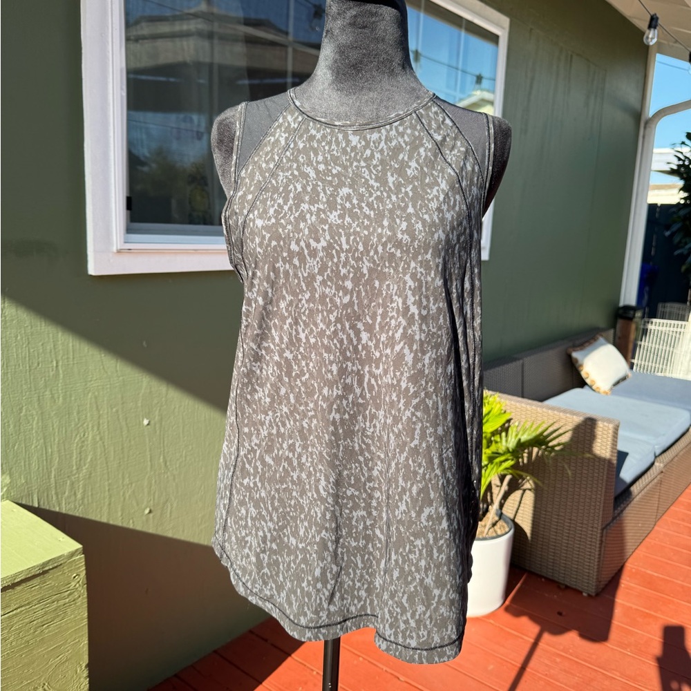 Lululemon gray Patterned Women's Top